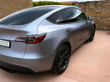 TESLA Model Y Long Range Dual Motor AWD Launch Edi...