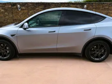 TESLA Model Y Long Range Dual Motor AWD Launch Edi...