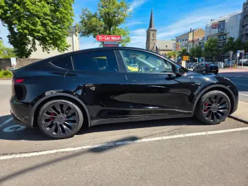 TESLA Model Y - Performance - Dual Motor - FSD