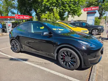 TESLA Model Y - Performance - Dual Motor - FSD