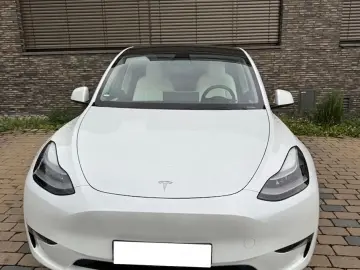 TESLA Model Y Performance AWD Leder in Weiß