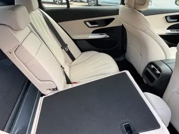 MERCEDES-BENZ E 200 Limousine AMG Line Superscreen 360