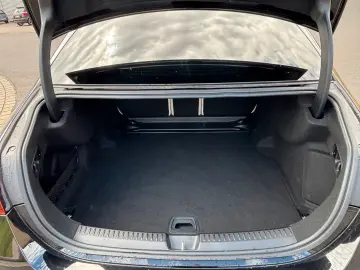 MERCEDES-BENZ E 200 Limousine AMG Line Superscreen 360