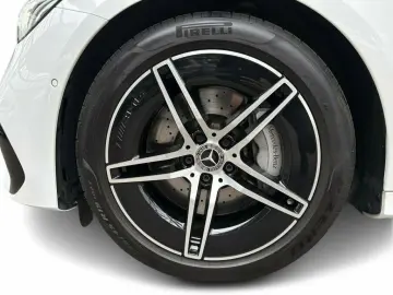 MERCEDES-BENZ E 220 d AMG DISTRO LED KAMERA AHK