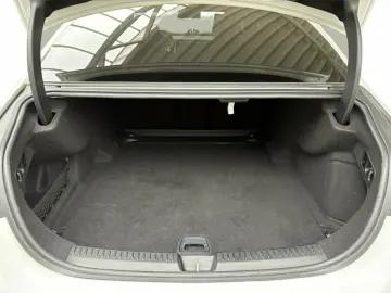 MERCEDES-BENZ E 220 d AMG DISTRO LED KAMERA AHK