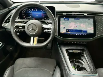 MERCEDES-BENZ E 220 d AMG DISTRO LED KAMERA AHK