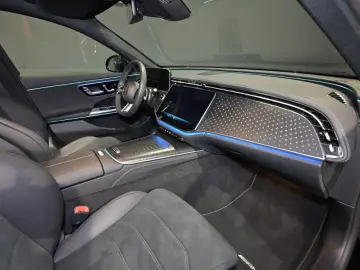 MERCEDES-BENZ E 220 d AMG DISTRO DIGITAL STHZG