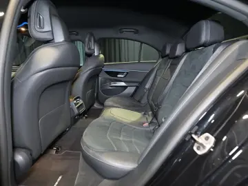 MERCEDES-BENZ E 220 d AMG DISTRO DIGITAL STHZG