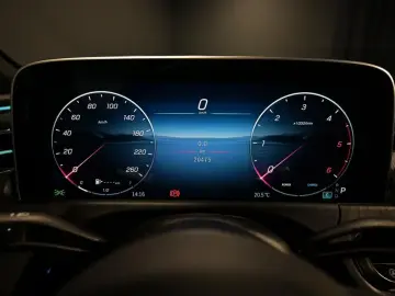 MERCEDES-BENZ E 220 d AMG DISTRO DIGITAL STHZG