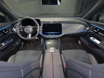 MERCEDES-BENZ E 220 d AMG DISTRO DIGITAL STHZG
