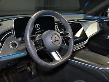 MERCEDES-BENZ E 220 d AMG DISTRO DIGITAL STHZG