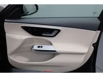 MERCEDES-BENZ E 300 de AMG LederBeige Fahrass  Sitzk…