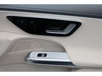 MERCEDES-BENZ E 300 de AMG LederBeige Fahrass  Sitzk…