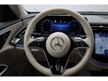 MERCEDES-BENZ E 300 de AMG LederBeige Fahrass  Sitzk…