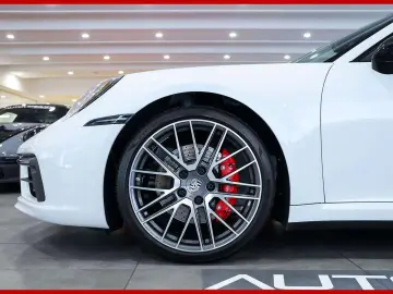 PORSCHE 992 4S