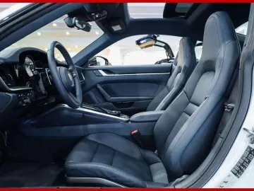 PORSCHE 992 4S