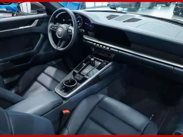 PORSCHE 992 4S