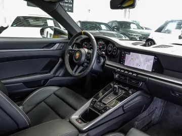 PORSCHE 992 Carrera 4S LIFT