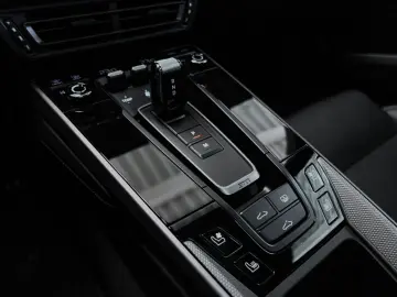PORSCHE 992 Carrera 4S LIFT