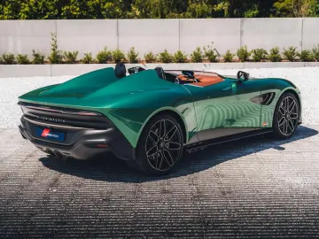Aston Martin DB DBR22   1 OF 22   DBR22 Green   Carbon