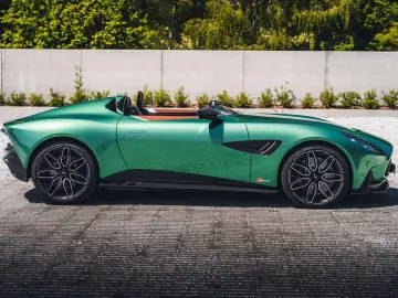 Aston Martin DB DBR22   1 OF 22   DBR22 Green   Carbon