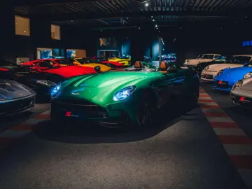 Aston Martin DB DBR22   1 OF 22   DBR22 Green   Carbon