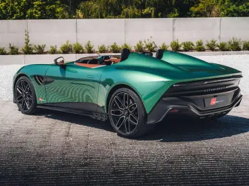 Aston Martin DB DBR22   1 OF 22   DBR22 Green   Carbon
