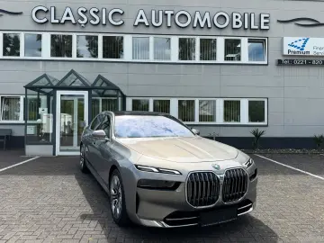 BMW 750 e xDrive Design Pure Fond Entert NP 167.000€