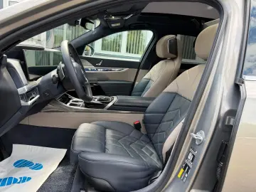 BMW 750 e xDrive Design Pure Fond Entert NP 167.000€