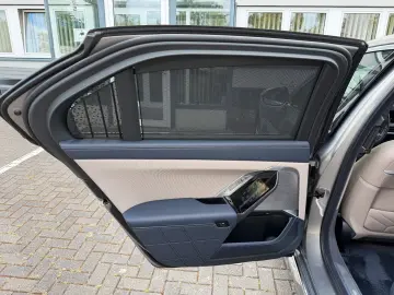 BMW 750 e xDrive Design Pure Fond Entert NP 167.000€