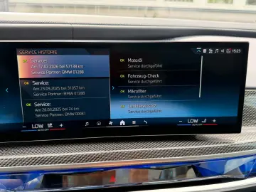 BMW 750 e xDrive Design Pure Fond Entert NP 167.000€