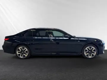 BMW 750e xDr MSp Pro SkyLounge ExecLounge TV Massage B&W