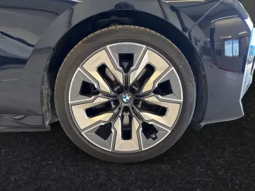 BMW 750e xDr MSp Pro SkyLounge ExecLounge TV Massage B&W