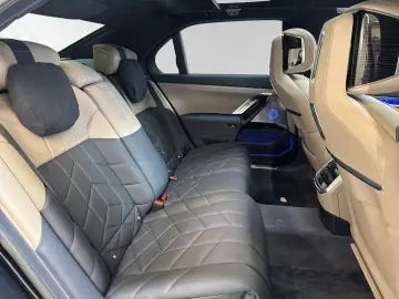 BMW 750e xDr MSp Pro SkyLounge ExecLounge TV Massage B&W