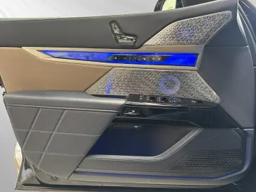 BMW 750e xDr MSp Pro SkyLounge ExecLounge TV Massage B&W