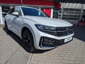 VW Touareg 3.0TDI R-Line Pano IQ Drive Kessy Matrix