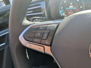 VW Touareg 3.0TDI R-Line Pano IQ Drive Kessy Matrix