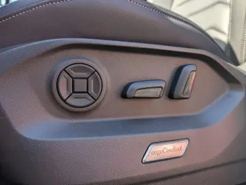 VW Touareg 3.0TDI R-Line Pano IQ Drive Kessy Matrix