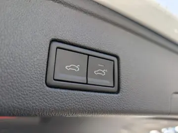 VW Touareg 3.0TDI R-Line Pano IQ Drive Kessy Matrix