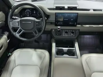 LAND ROVER Defender 110 D300 X-Dynamic SE   Komf.Plus