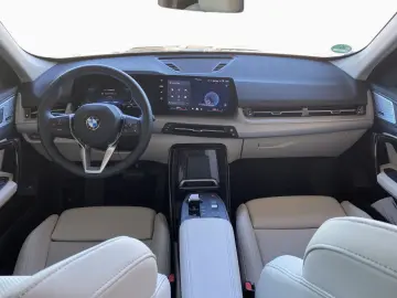 BMW X1 xDrive20d Navi RFK H K eSportsitze AHK Ad-LED