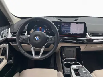 BMW X1 xDrive20d xLine AdLED AHK Kam H K elSi St Go