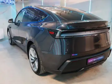 Tesla Model Y Premium Long Range Dual AWD