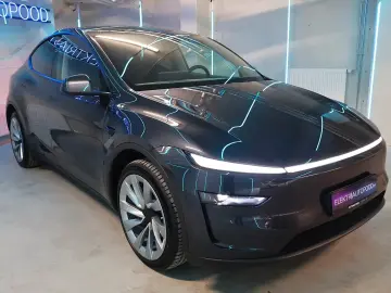 Tesla Model Y Premium Long Range Dual AWD