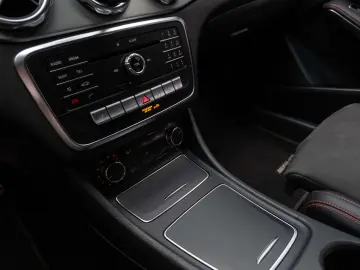 Mercedes Benz GLA 200 Pachet AMG