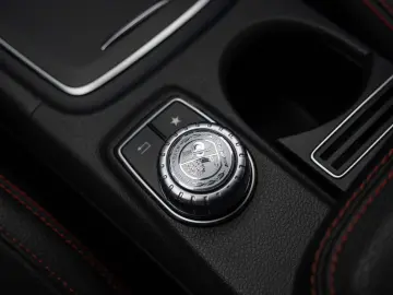 Mercedes Benz GLA 200 Pachet AMG