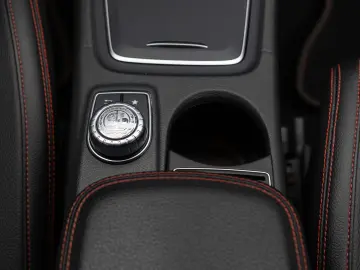 Mercedes Benz GLA 200 Pachet AMG