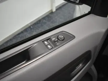 OPEL Vivaro S 9-Sitze Navi Klima Temp PDC