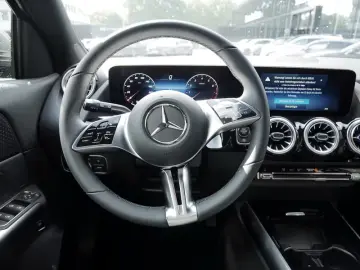 Mercedes-Benz GLA 200 PROGRESSIVE