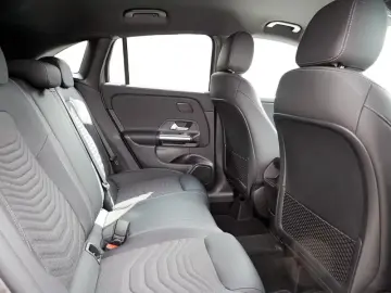 Mercedes-Benz GLA 200 PROGRESSIVE